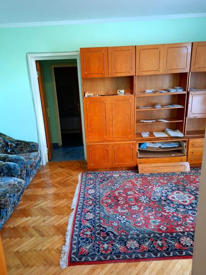 Apartament cu 2 camere semidecomandat în Craiovei