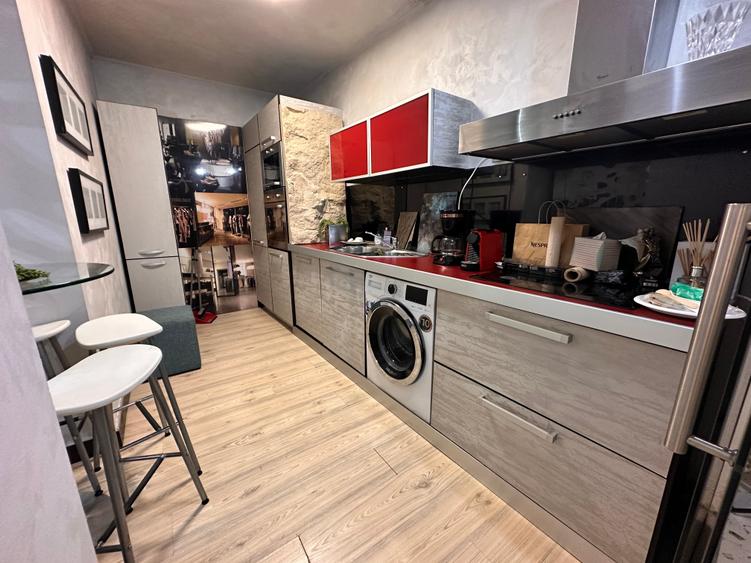 Apartament cu 3 camere semidecomandat în Herăstrău
