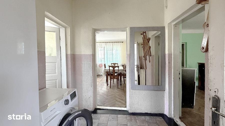 Casă cu 9 camere cu Teren 400 Mp în Dârste