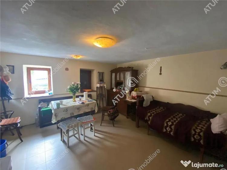 Casa cu 4 camere si anexe in comuna Mohu din Selimbar - 2