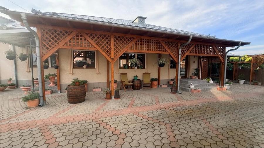 Casă cu 6 camere cu Teren 1707 Mp în Sihlea