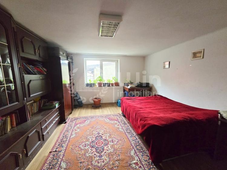 Casă individuală cu 6 camere cu Canalizare în Dâmbul Rotund