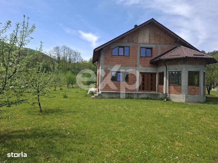 Casă cu 4 camere în Urleta