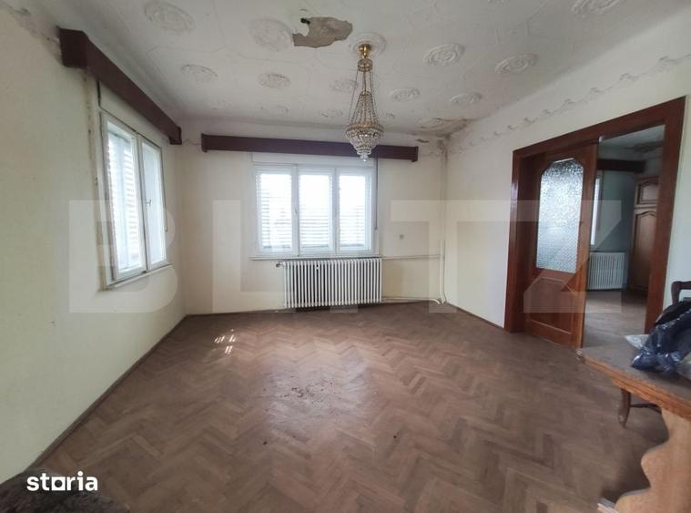 Casă cu 4 camere cu Teren 1100 Mp în Central