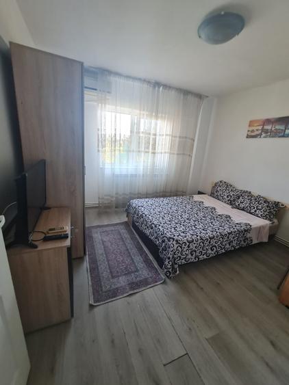 Inchiriez apartament de 2 camere transformat in 3 Faleza Nord plaja Reina/Complex - 13