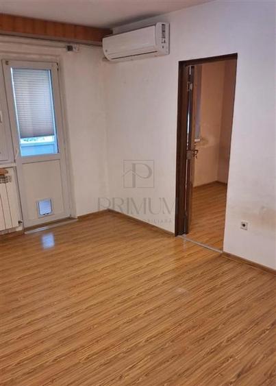 Apartament cu 2 camere nedecomandat în P-ța Doina