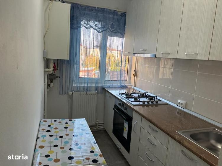 Apartament cu 3 camere semidecomandat în Micro 5