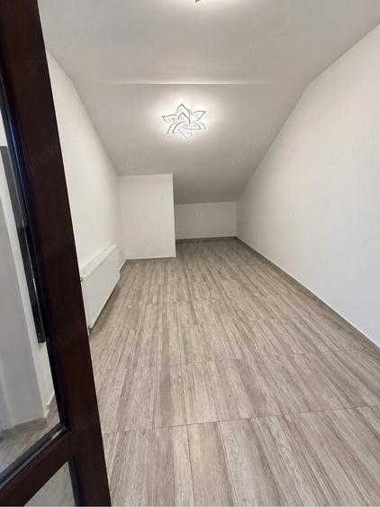 Casă cu 6 camere cu Teren 587 Mp în Sânmihaiu Român