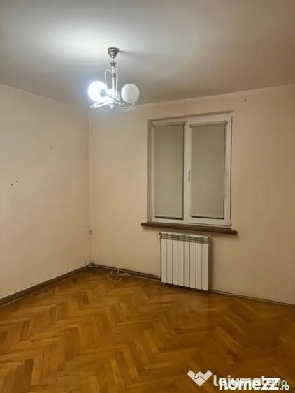Apartament cu 3 camere decomandat în Siret