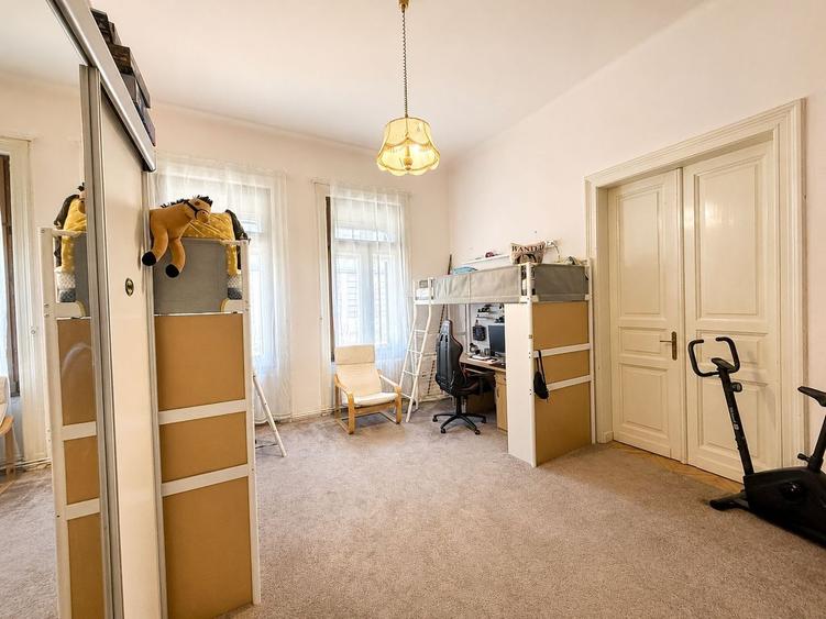 Apartament cu 4 camere circular, mobilat în Central