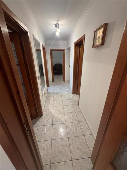 Apartament cu 3 camere decomandat, mobilat în Brăilei