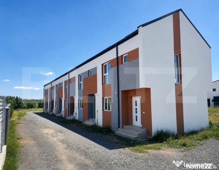 Apartament 3 camere, 2 bai, curte proprie, zona Panduri - 1