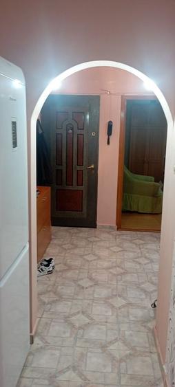 Apartament cu 3 camere decomandat în Obor