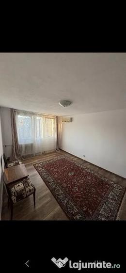 Apartament cu 3 camere decomandat în Apusului