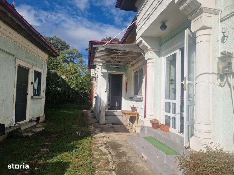 Casă cu 3 camere semidecomandat în Central