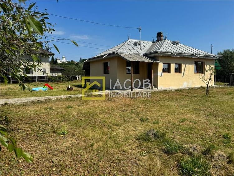 Casă individuală cu 3 camere cu Canalizare în Strugari