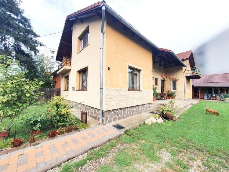 Casă individuală cu 5 camere cu Canalizare în Dâmbul Rotund