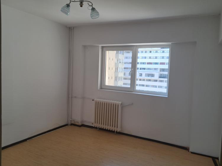 Apartament cu 4 camere în Colentina