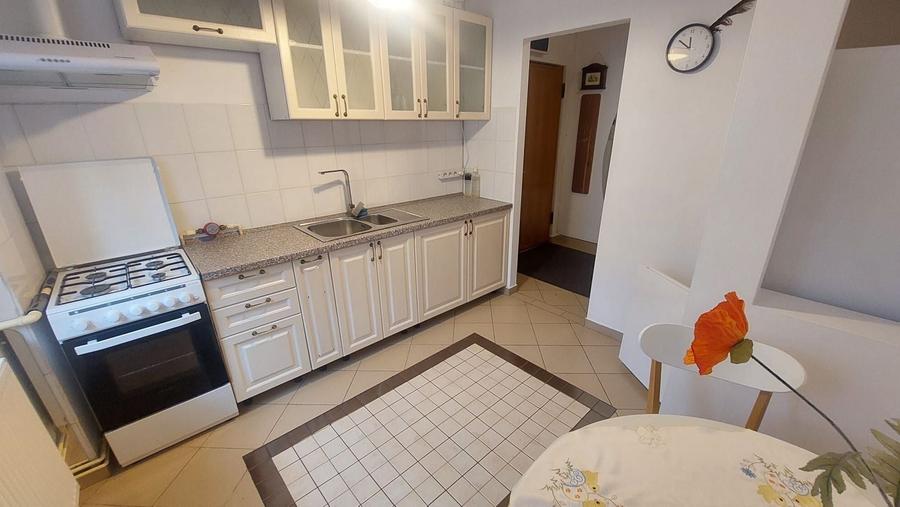 Apartament cu 3 camere semidecomandat, mobilat în Gheorgheni