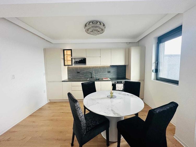 Apartament cu 2 camere decomandat, mobilat în Central