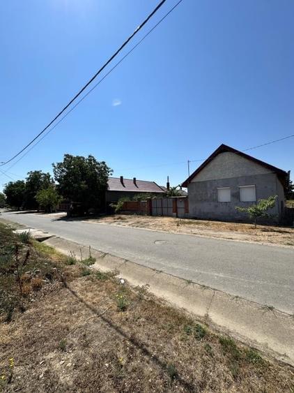 Casă individuală cu 3 camere cu Canalizare în Tărian