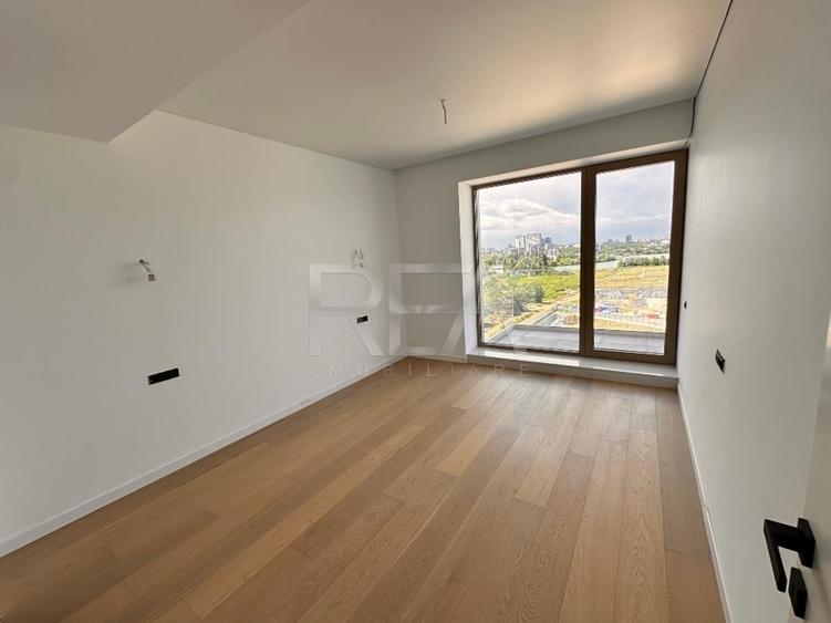 Apartament cu 3 camere semidecomandat în Aviației