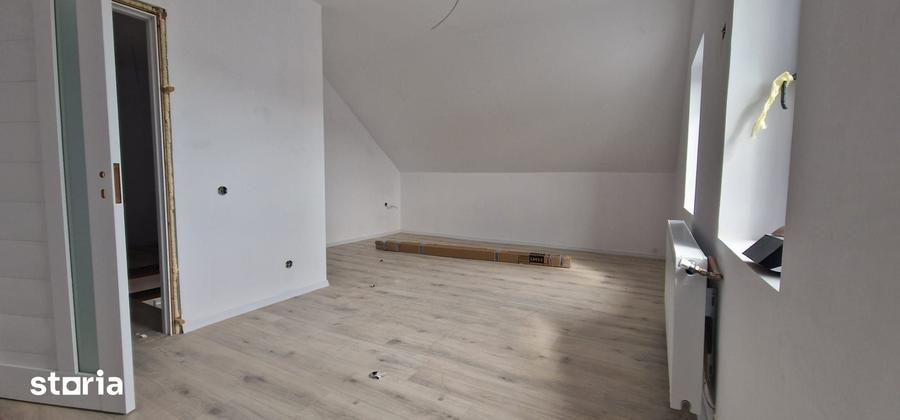 Casă cu 5 camere cu Teren 200 Mp în Lumina