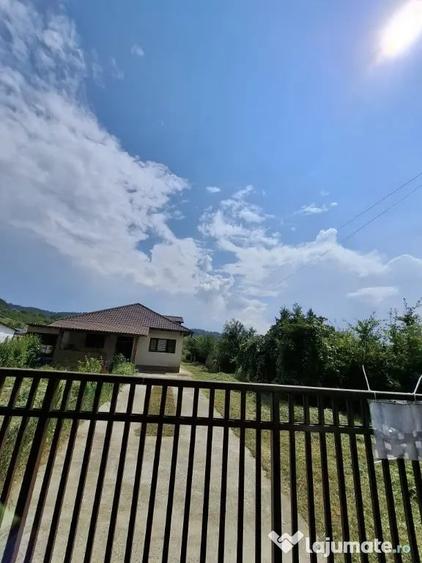 Casă cu 3 camere cu Teren 2370 Mp în Mihăești