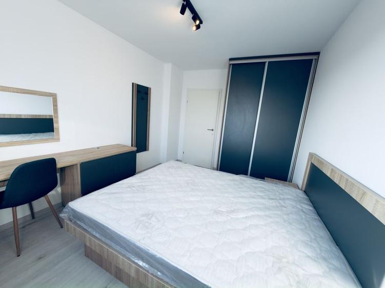 Apartament cu 2 camere decomandat în Tractorul