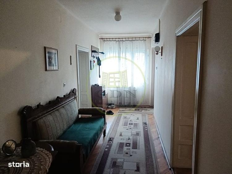 Casă cu 3 camere decomandat în Hodac