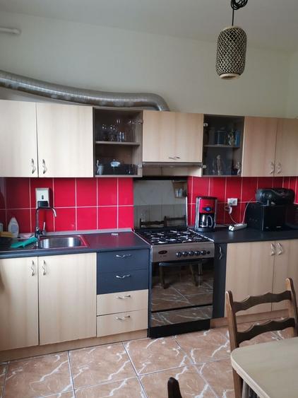 Apartament cu 3 camere decomandat, mobilat în Central