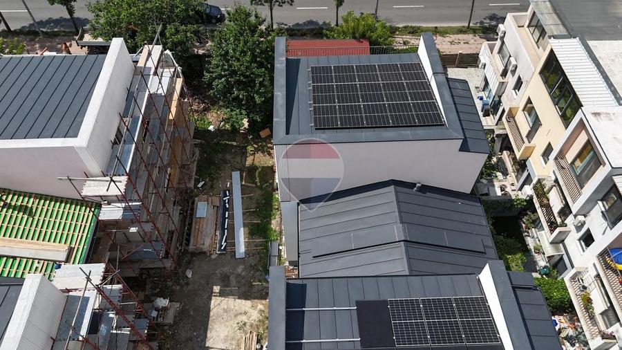 Casă cu 8 camere cu Teren 300 Mp în Ultracentral
