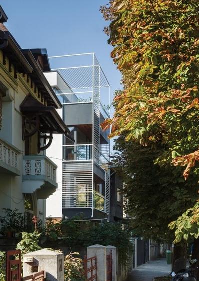 Casă individuală cu 13 camere cu Canalizare în Cotroceni