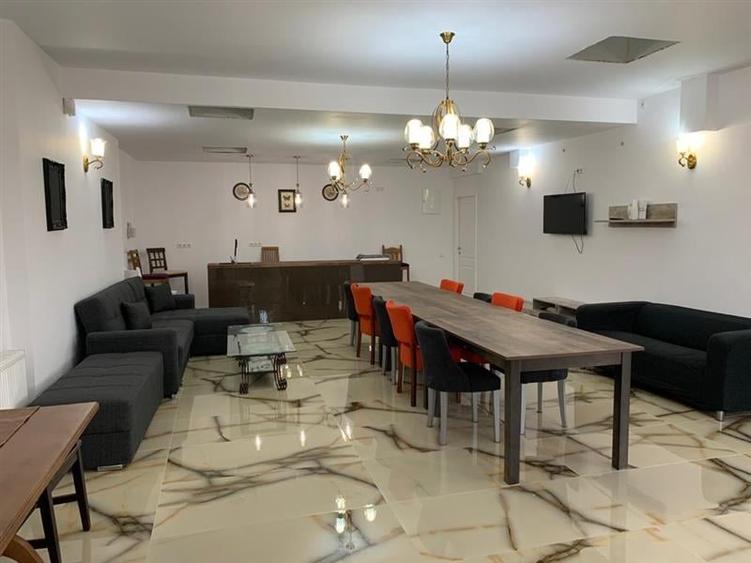 Casă cu 15 camere cu Teren 700 Mp în Poștei - Bucov