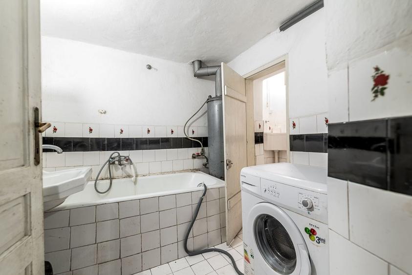 Casă individuală cu 3 camere cu Canalizare în Dorobanți