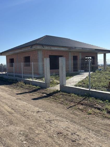 Casă cu 4 camere în Central