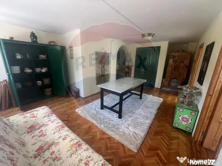 Casă cu 10 camere cu Teren 2362 Mp în Lepșa
