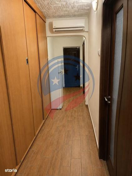 Apartament cu 3 camere decomandat în Rovine