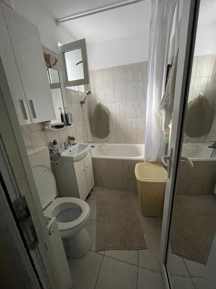 Apartament cu 3 camere semidecomandat în Sârbi