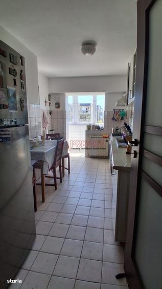 Apartament cu 4 camere decomandat în Octavian Goga
