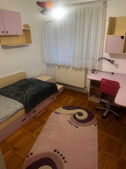 Apartament cu 3 camere decomandat în Sârbi