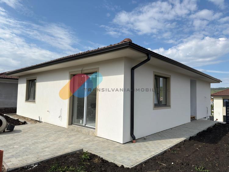 Casă individuală cu 4 camere cu Canalizare în Chinteni
