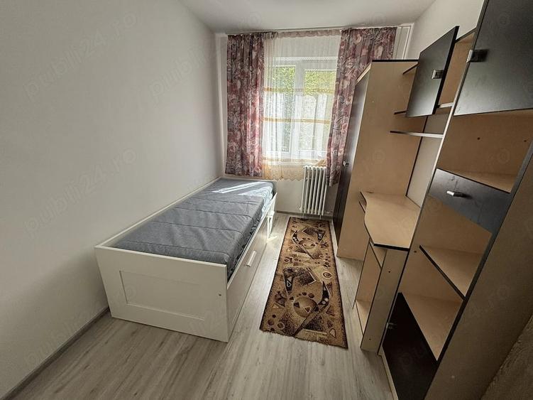 Apartament cu 3 camere semidecomandat în Dacia