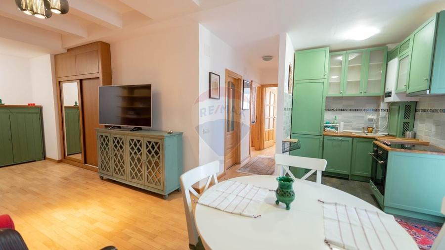 Apartament cu 3 camere semidecomandat, mobilat în Matei Voievod