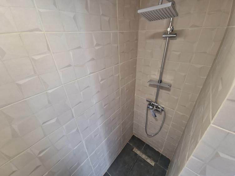 Casă individuală cu 3 camere cu Canalizare în Km 4
