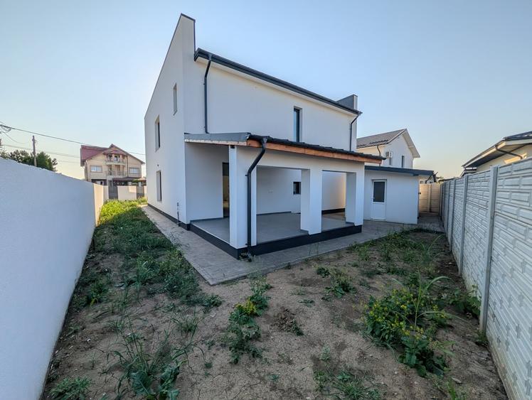 Casă individuală cu 5 camere cu Canalizare în Ștefăneștii de Jos