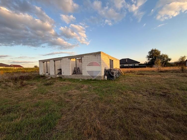 Casă individuală cu 5 camere cu Teren 1141 Mp în Cătălina