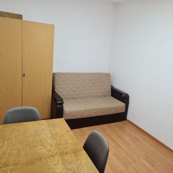 Apartament cu 3 camere semidecomandat, mobilat în Podu Roș