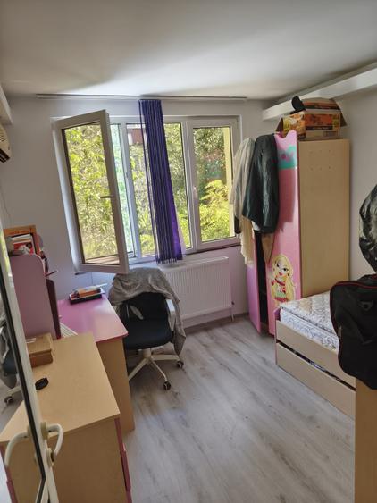 Apartament cu 3 camere decomandat în Drumul Taberei