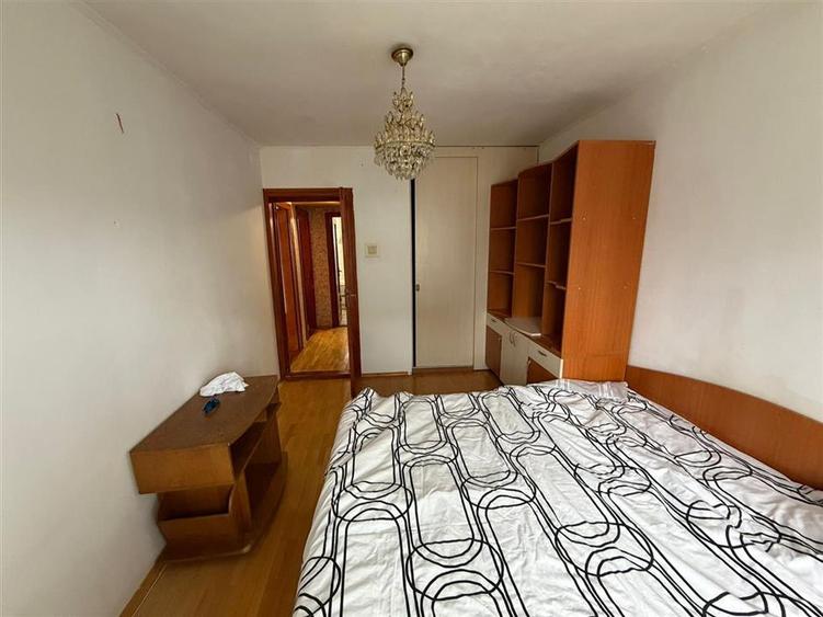 Apartament cu 4 camere semidecomandat în Central